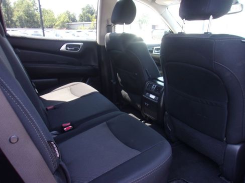 Used 2019 Nissan Pathfinder SV image 7