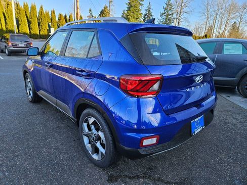 Used 2022 Hyundai Venue SEL image 3