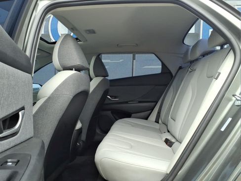 Used 2025 Hyundai Elantra Limited FWD image 11