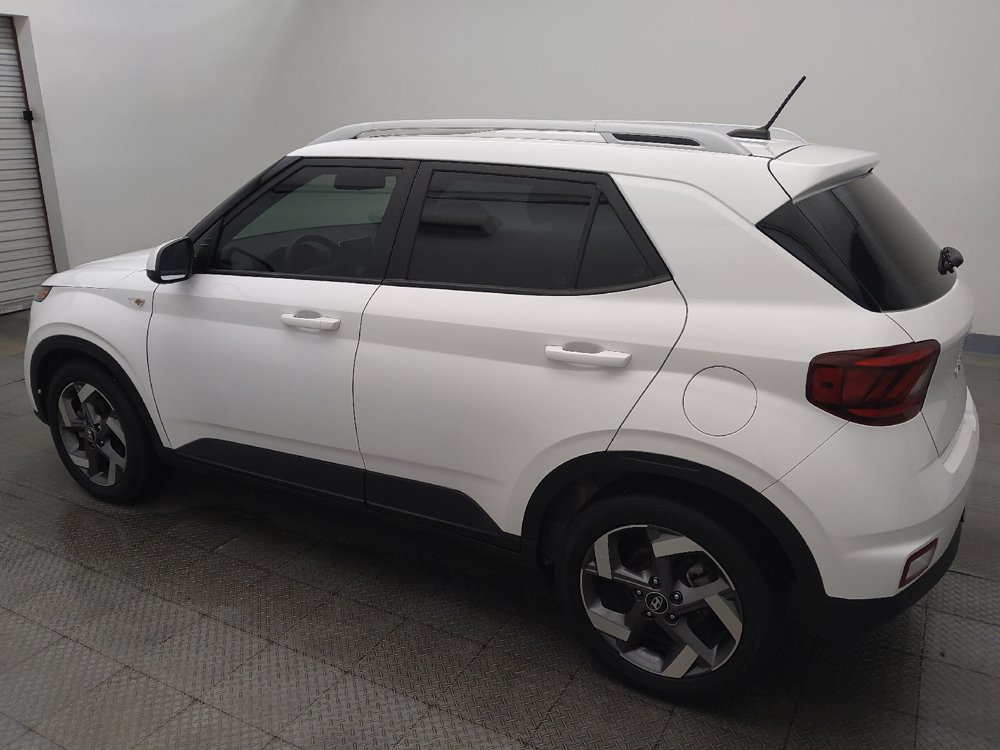 Used 2025 Hyundai Venue SEL FWD image 3