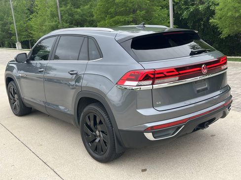 Used 2024 Volkswagen Atlas Cross Sport SE w/ Panoramic Sunroof Package image 8