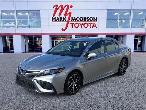 Used 2024 Toyota Camry SE image 1