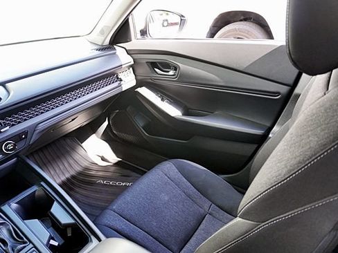 Used 2023 Honda Accord EX image 21