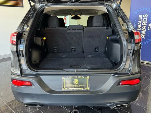 Used 2016 Jeep Cherokee Latitude w/ Cold Weather Group image 32