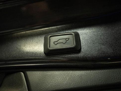 Used 2022 Toyota RAV4 Limited image 8