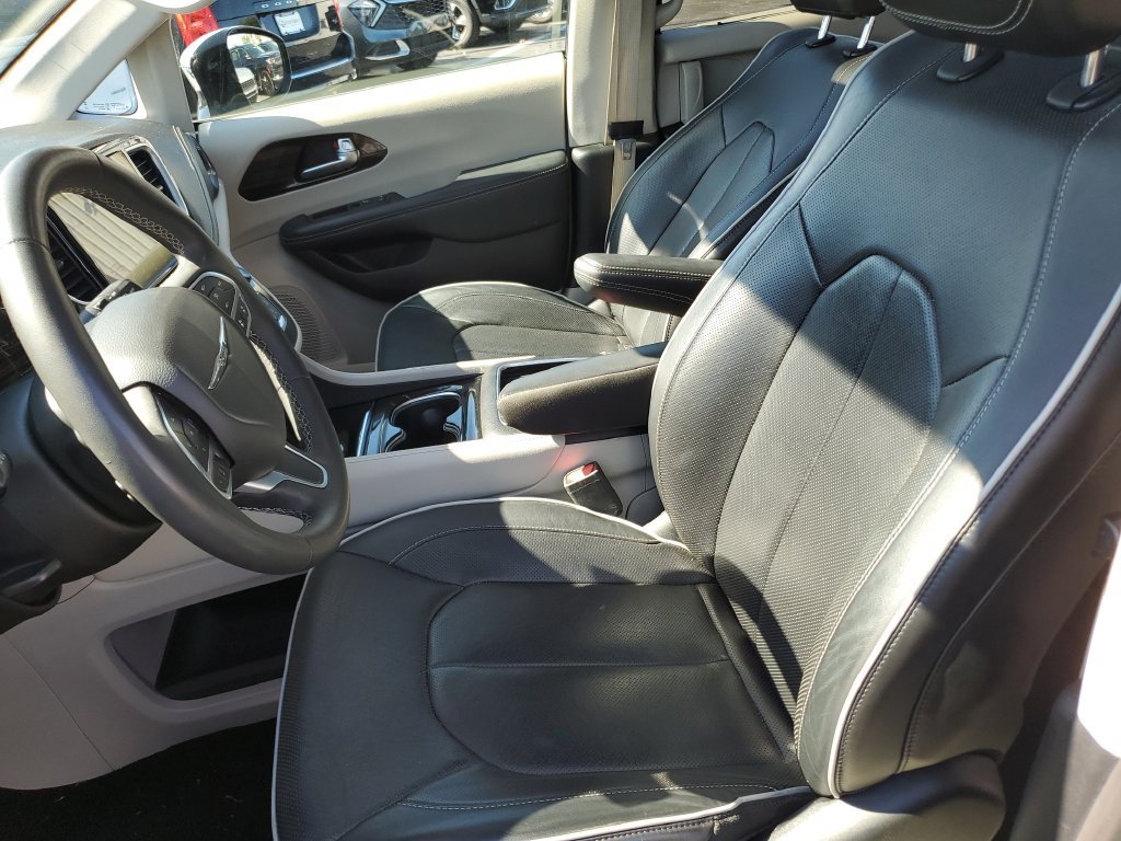 Certified 2023 Chrysler Pacifica Limited FWD image 16