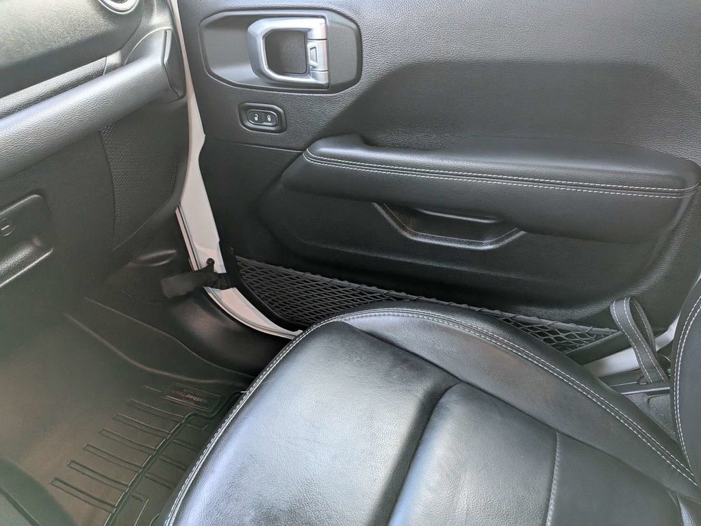 Used 2021 Jeep Gladiator Overland AWD/4WD image 24
