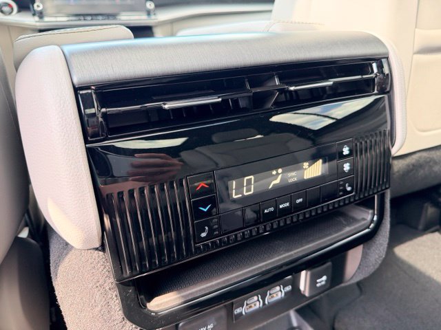 Used 2025 Jeep Wagoneer Series II w/ Premium Group I AWD/4WD image 23
