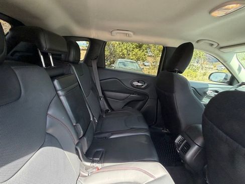 Used 2016 Jeep Cherokee Trailhawk w/ Comfort/Convenience Group AWD/4WD image 15