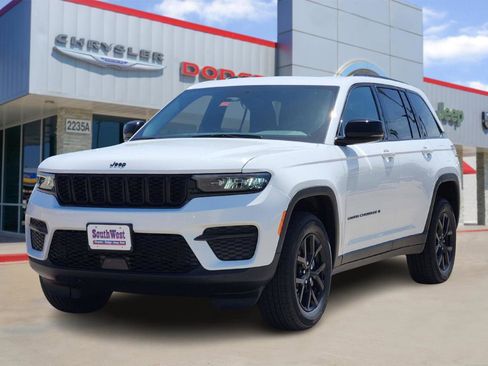 New 2025 Jeep Grand Cherokee Altitude image 2