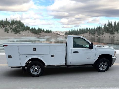 Used 2013 Chevrolet Silverado 2500 W/T w/ Snow Plow Prep Package image 2
