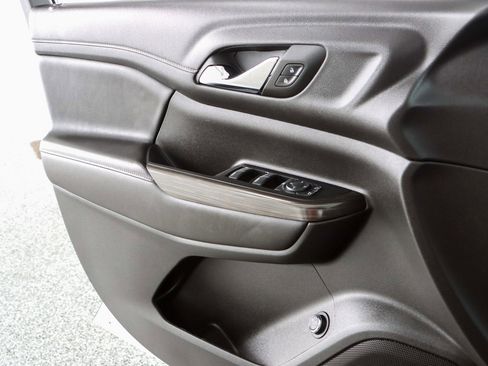 Used 2023 GMC Acadia SLT image 22