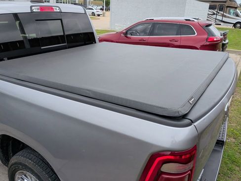 Used 2024 RAM 1500 Laramie AWD/4WD image 11