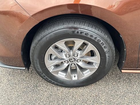 Used 2021 Toyota Sienna XLE w/ XLE Plus Package AWD/4WD image 41