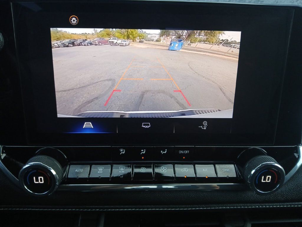 Used 2024 Chevrolet Colorado LT w/ LT Convenience Package RWD image 9