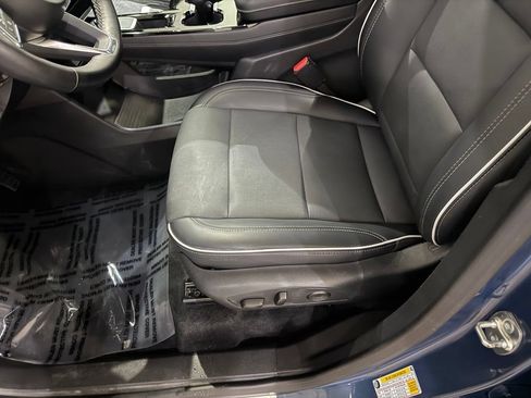 Used 2025 Buick Enclave Preferred w/ Power Package FWD image 11