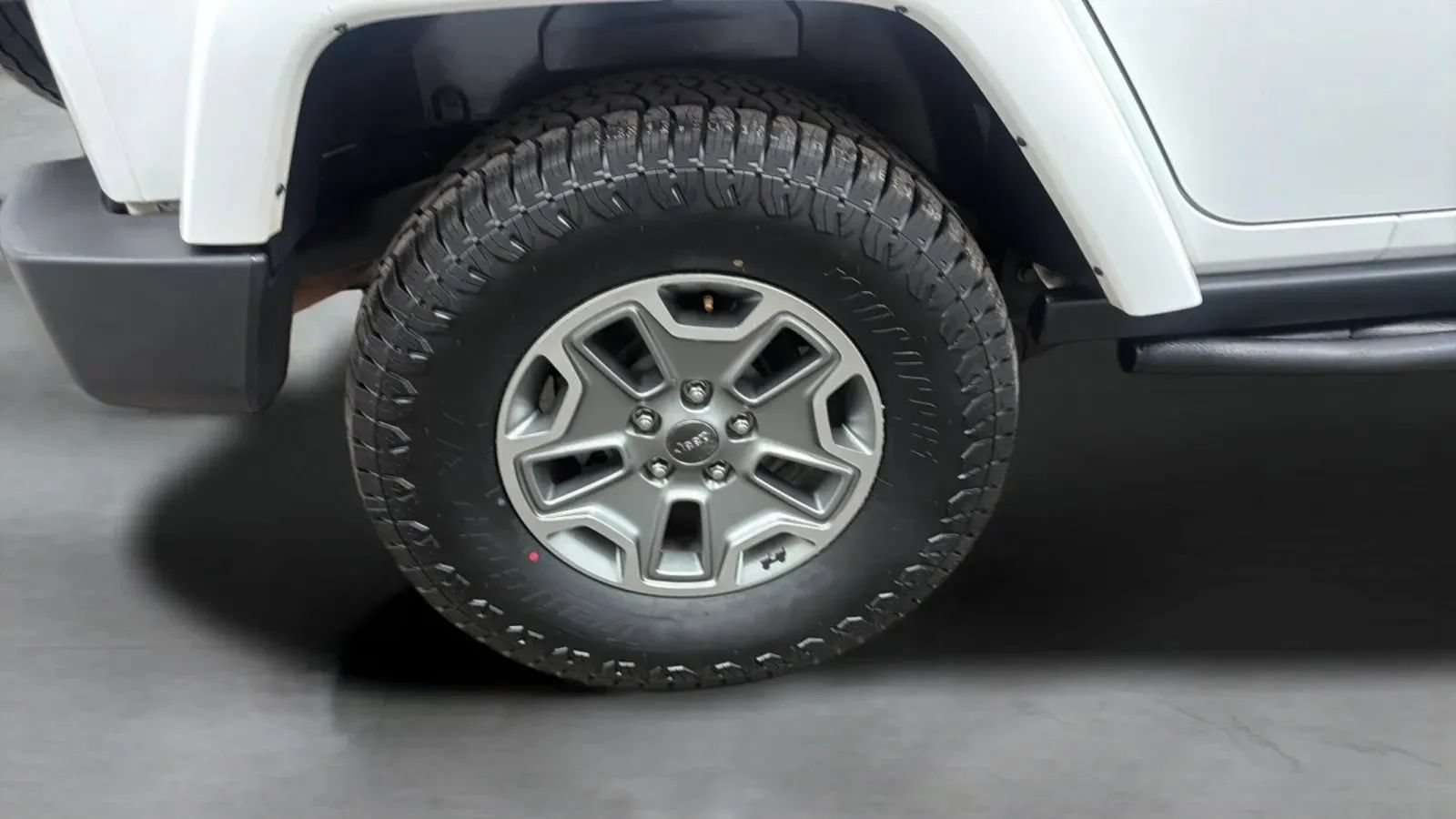 Used 2015 Jeep Wrangler Unlimited Rubicon w/ Connectivity Group AWD/4WD image 24