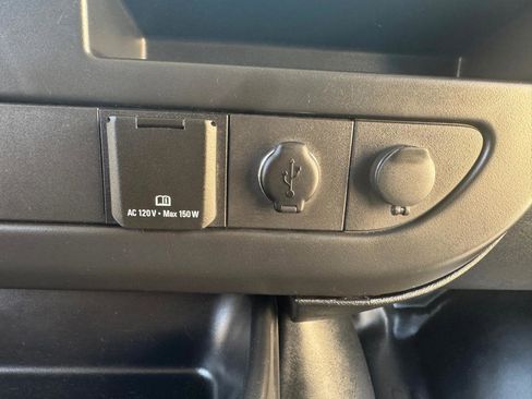 Used 2017 Chevrolet Express 3500 Extended RWD image 36