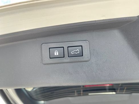 Used 2025 Subaru Outback Premium AWD/4WD image 17