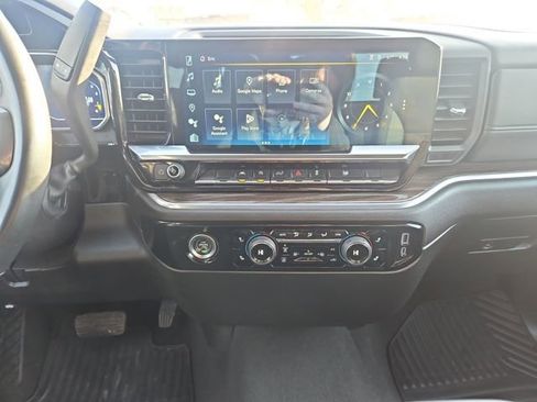 Used 2024 Chevrolet Silverado 1500 LT image 11