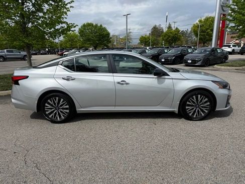 Certified 2025 Nissan Altima 2.5 SV FWD image 3