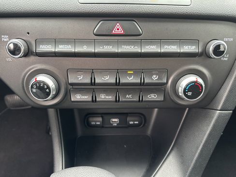 Used 2022 Kia Sportage LX image 20