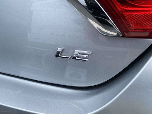 Used 2015 Toyota Camry LE FWD image 9