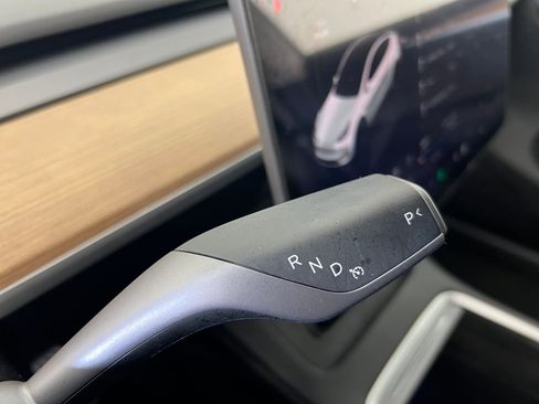 Used 2025 Tesla Model Y Performance image 19