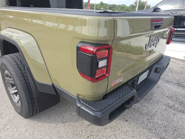 Used 2025 Jeep Gladiator Sport AWD/4WD image 15