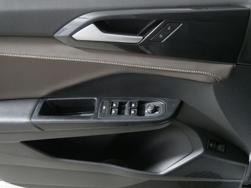 Used 2022 Volkswagen Taos SEL image 19