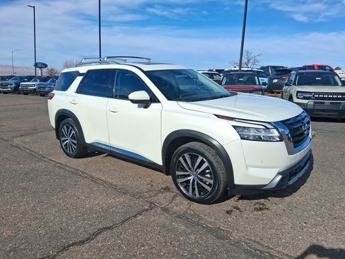 Used 2023 Nissan Pathfinder Platinum image 7