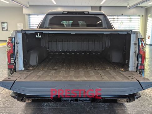 Used 2025 Chevrolet Silverado EV RST AWD/4WD image 10