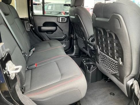 Used 2018 Jeep Wrangler Unlimited Rubicon w/ LED Lighting Group AWD/4WD image 16