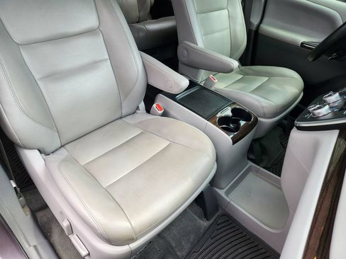 Used 2015 Toyota Sienna XLE w/ XLE Navigation Package FWD image 22