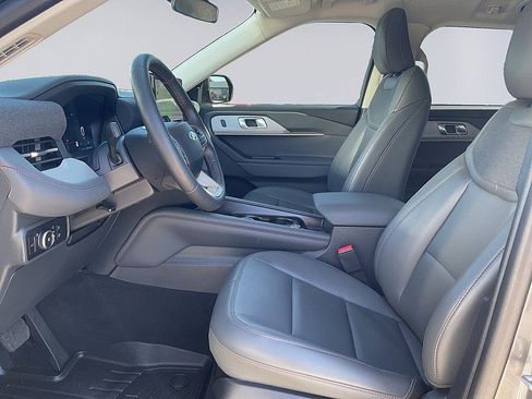 Used 2025 Ford Explorer ST image 36