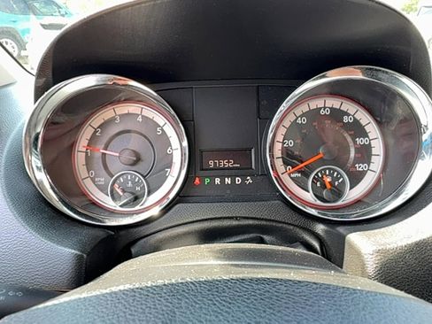 Used 2015 Dodge Grand Caravan SXT image 12