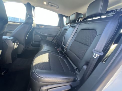 Certified 2025 Ford Escape SE image 24