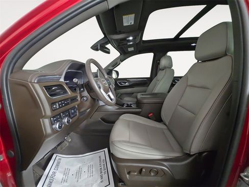 Used 2022 GMC Yukon SLT w/ SLT Premium Package image 9