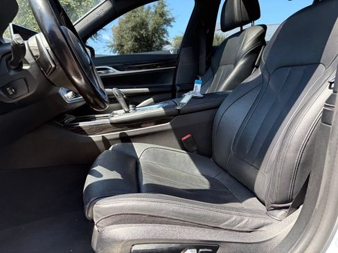 Used 2021 BMW 740i w/ M Sport Package RWD image 9