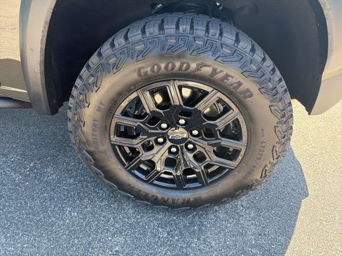 Used 2025 Chevrolet Colorado Trail Boss AWD/4WD image 29