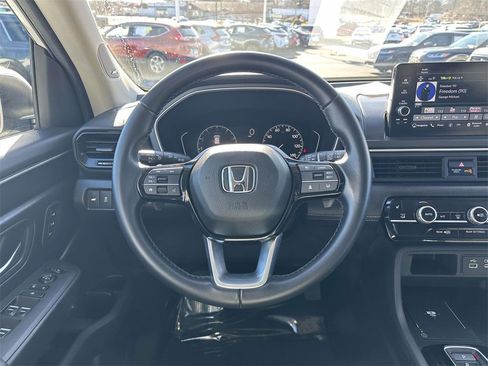 Certified 2025 Honda Pilot Touring image 12