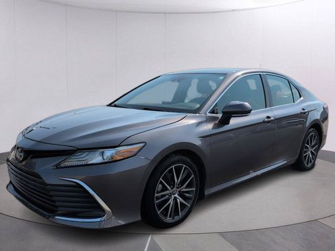 Used 2023 Toyota Camry XLE FWD image 1
