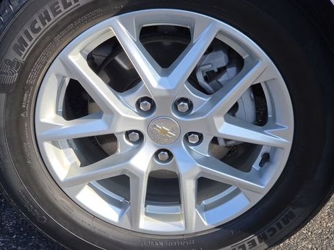 Used 2024 Chevrolet Equinox LT w/ LPO, Floor Liner Package FWD image 9