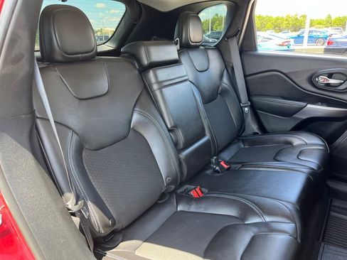 Used 2019 Jeep Cherokee Latitude Plus AWD/4WD image 27