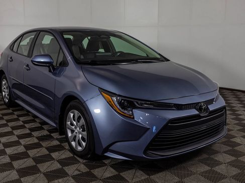 Used 2025 Toyota Corolla LE FWD image 9