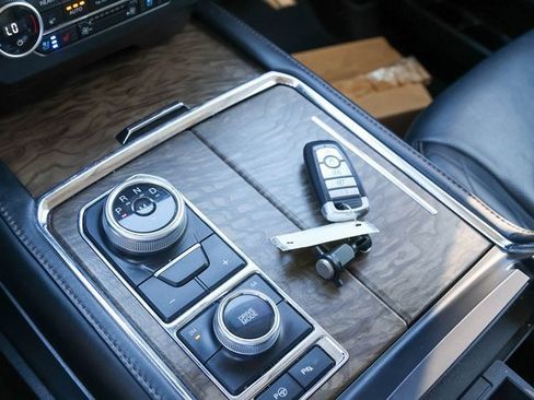 Used 2021 Ford Expedition Platinum image 29