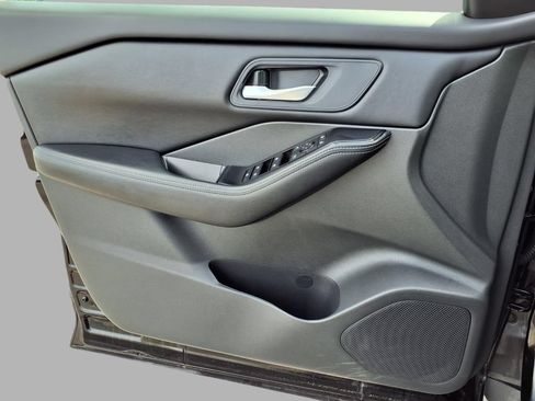 Used 2025 Nissan Rogue SV AWD/4WD image 19