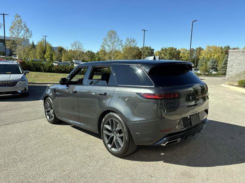 Used 2023 Land Rover Range Rover Sport SE Dynamic image 7