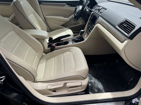 Used 2018 Volkswagen Passat 2.0T SE image 19