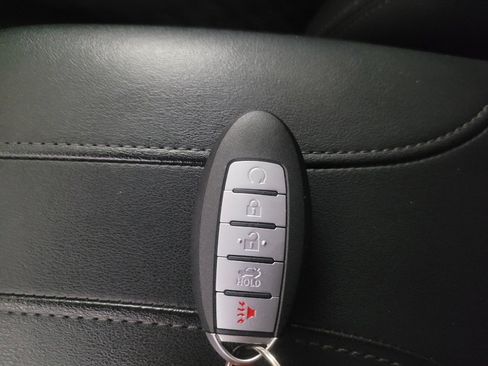 Used 2020 Nissan Rogue SV FWD image 32